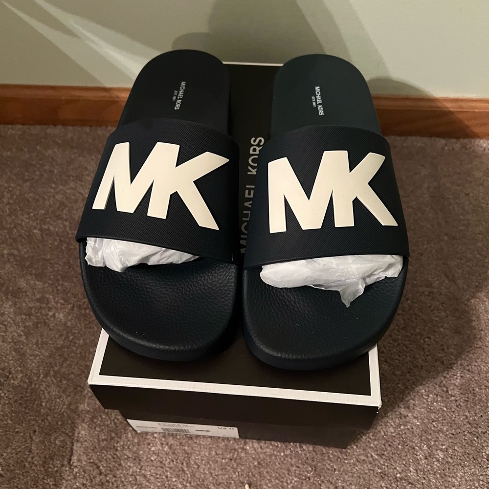 Michale Kors navy slides